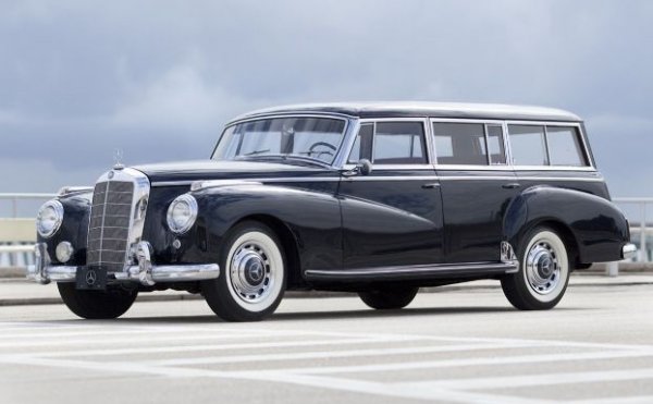 Още едно комби на базата на представителния седан Mercedes-Benz 300 с 3,0-литров двигател с мощност 115 к.с., от което е направена само една бройка. Това става през 1956 г., като машината е дело на фирмата Binz, занимаваща се с направата на линейки и катафалки на базата на модели на Mercedes. Колата е поръчана от Каролин Райн - внучка на богат американски тютюнев магнат, която иска с нея да превозва багаж до яхтата си.