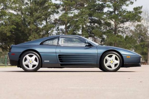 Задачата на 348 беше да замени модела 328 и въпреки, че не беше лоша кола, тя е помни като един от най-посредствените модели на Ferrari. Може би, защото не изглеждаше толкова добре и не успя да разкрие пълния си потенциал. Един от основните критици на 348 беше шефът на компанията Лука ди Монтедземоло, който караше такъв автомобил, но не се поколеба да го определи като „един от най-лошите модели на Ferrari”.