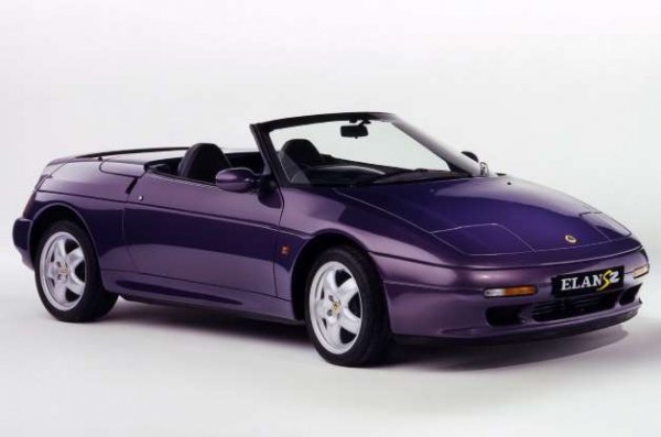 В продължение на 14 годии Lotus държеше името Elan в шкафа, като я върна в употреба заради роудстър, финансиран от General Motors, който по това време притежаваше английската марка. Моделът получи 1,6-литров мотор от Isuzu, като той се предлагаше с турбокомпресор. Машината с предно предаване можеше да се похвали с добро поведение на пътя, но не беше истински Lotus. Нещата се промениха, едва след като компанията върна задното предаване, а Kia купи правата върху модела и му сложи собствен двигател.