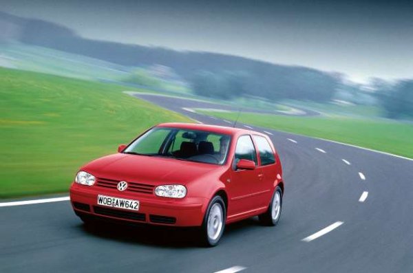 Четвъртото поколение на GTI на Volkswagen Golf определено пропусна целта. То беше прекалено тежко и недостатъчно забавно за каране, за да носи табелката и GTI. Освен това, компанията го предлагаше с объркващо широка гама от двигатели, включително 1,9-литров TDI, както и с 2,3-литров VR5 със 167 к.с. Освен това имаше и няколко варианта с 4-цилиндрови мотори &ndash; както атмосферни, така и с турбо.