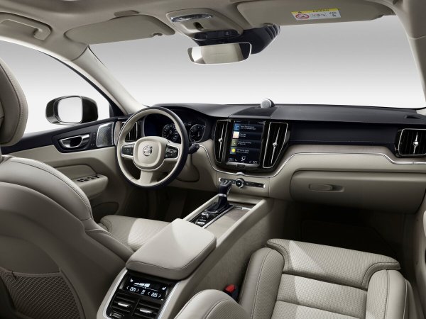 Силни страни:
висококачествен интериор; страхотна шофьорска позиция; добре оборудван.

Слабости:
не е толкова тих като конкурентите си; управлението не е особено вдъхновяващо.
