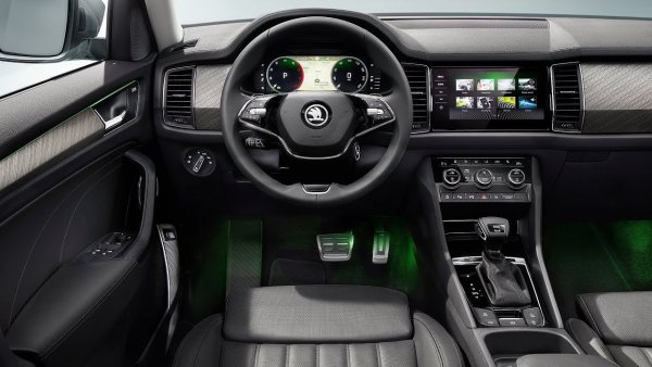 Силни страни:
съотношение цена-качество; много надежден 2.0 литров дизелов двигател; просторен салон.

Слабости: 
неудобно каране при ниски скорости; Kia Sorento, например, е по-практичен.
