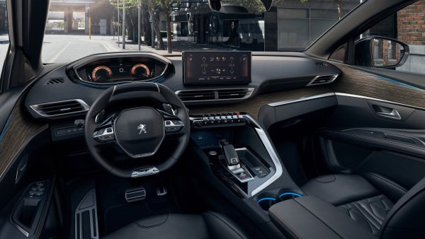 Силни страни:
стилен и практичен интериор; добро управление; удобни седалки.

Слабости: 
по-слабо оборудван от някои конкуренти; бавно работеща информационно-развлекателна система.
