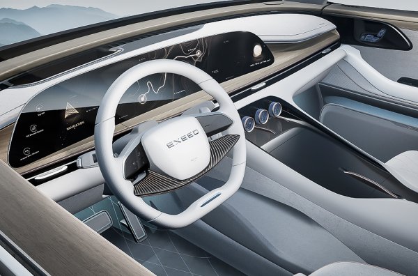 Производителят  обещава задвижване на четирите колела, адаптивно окачване и усъвършенстван автопилот. Премиерата на модела е планирана за 18 ноември. 