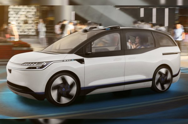 IT-корпорацията, често наричана китайският Google, създаде не много скъпа електрическа кола, която няма волан или педали. Обещава се и версия с традиционно управление, но дори и в този случай интериорът изглежда необичайно. 