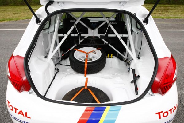 Peugeot 208 R2 Rally Car