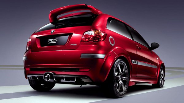 Малайзийската марка Proton бе популярна единствено във Великобритания. Моделът се произвежда от 1994 година, а през 2005 година му "посяга" спортното подразделение на компанията. За база е взета версията GTI, като шасито е доста по-усилено, окачването е променено и снижено, добавени са вентилирани дискове и модул за изключване на ABS.

За задвижването се грижи 1,8-литров 4-цилиндров двигател на Mitsubishi с мощност 140 конски сили и 168 Нм въртящ момент. Благодарение на редуцираното тегло, непретенционият на вид мотор дава много добра динамика на модела. Но пък, на кой му пука за Proton?