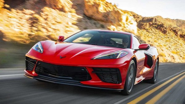 Този модел се появява през 1953 година и е кръстен на Корвета - вид малък военен кораб. Разговорно е известен като Vette. Това е първият истински американски спортен автомобил. През юли 2019 г. беше представено осмото поколение на този наистина впечатляващ модел, който разчита на средно разположен двигател.