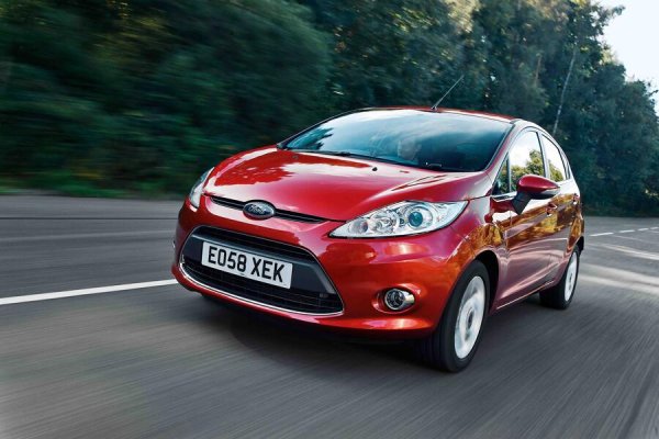 Въпреки че новата Fiesta се фокусираше върху младите дами, Ford не предаде ангажимента си към динамичното съвършенство. В края на краищата забавните автомобили са за всички. Fiesta беше безспорно най-добрият супермини за шофиране по онова време, а в по-мощната си версия ST си спечели място в пантеона на спортните хечбеци.
