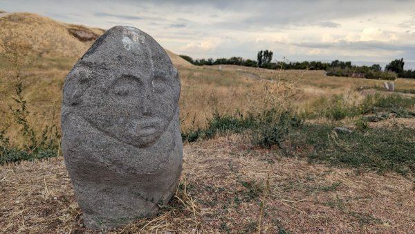 Някои от тези скулптури са на почти две хиляди години