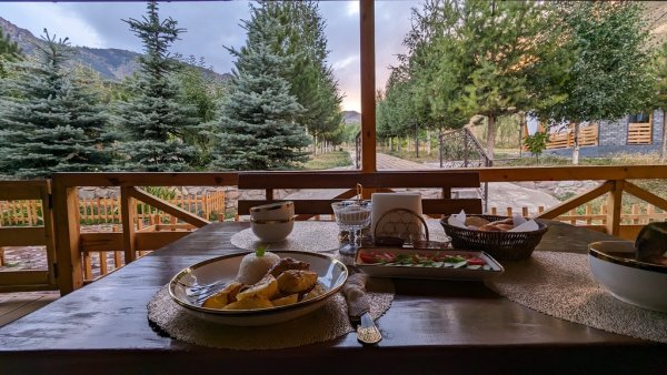 Вечеря с изглед към дефилето на Кегети