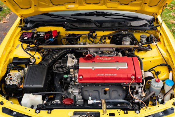 Наскоро Type R с пробег 12 км беше продадено за 112 000 долара, което е с 11 000 повече от чисто нов Vayman GT4. Дори обикновени екземпляри, които не са удряни, струват до 45 000 долара.