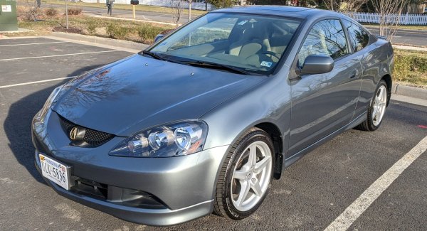 В случая изборът пада върху Integra RSX Type S (DC5), която е по-тежка, но в същото време разполага с 2,0-литров VTEC двигател. Неговата мощност е 203 к.с., като червената линия е над 8000 об/мин, което показва огромен потенциал. 