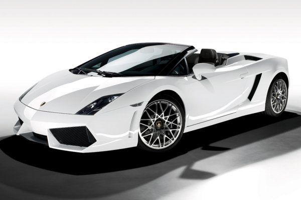 Ако обаче клиентът не държи чак толкова на марката, може са се сдобие с Lamborghini Gallardo Spyder за малка част от цената. 