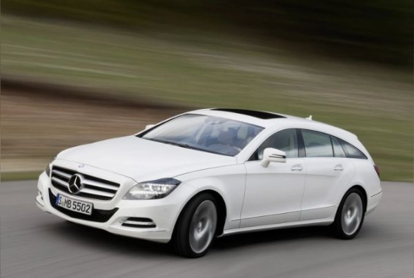 Истинската сензация беше дебютът на комбито CLS Shooting Brake (то дори получи отделен фабричен код X218) през 2012 г., което се предлагаше в същите модификации като стандартния седан - да, имаше и комбита AMG! През 2013 г. беше представена нова топ версия с дългото име CLS 63 AMG S 4Matic - форсирана до 585 к.с. V8 двигател и задвижване на всички колела. 