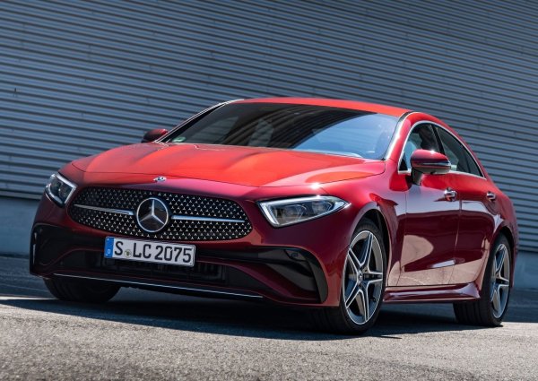 Това беше подчертано от скромен набор от подобрения, които седанът получи по време на фейслифта през 2021 г. Това доведе и до нов спад на продажбите и съответно до решението CLS да бъде изпратен в историята, без да получи надледник. В бъдеще Mercedes-Benz ще се съсредоточи върху пускането на новото поколение семейство E-Class, а лифтбекът Mercedes-AMG GT, който остава на поточната линия, частично ще заеме нишата на модела CLS.