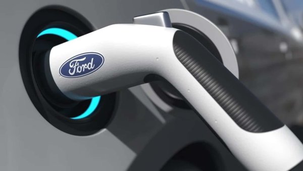 Ангажиментът на Ford за създаване на достъпни електромобили е дългоочакван. Потенциалният EV Maverick Work Truck (работен пикап) на компанията може да революционизира пазара, като предостави практична и бюджетна опция. Като се има предвид мащабът и визията на Ford, това може да промени играта в правенето на електрически превозни средства достъпни за по-широка аудитория.
