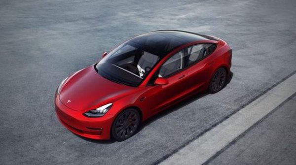Откакто американците намалиха цените и се вместиха в обхвата на държавните субсидии, продажбите им избуяха. Само през март в Германия са регистрирани 3699 нови Model 3. 
