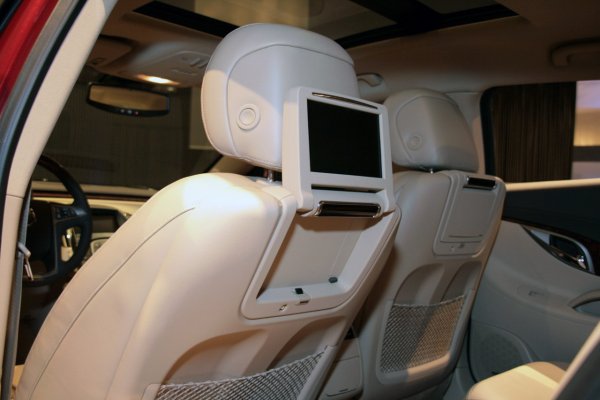 Кадри от премиерата на Buick LaCrosse в Детройт 