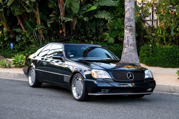 Този Mercedes-Benz S600 Lorinser от 1996 година е принадлежал на легендата в баскетбола и 6-кратен шампион в НБА - Майкъл Джордан. Колата беше продадена на търг за 202 200 долара, като тя може да бъде видяна в 10-серийния филм "Последен танц" през 2020 година. В него се разказва за кариерата на Джордан от края на 90-те години.

Под капака на черния S600 е поставен 6,0-литров V12 с 400 с.с. Специалистите из тунинг-ателието Lorinser са му поставили нова изпускателна система, допълнителни елементи по каросерията и хромирани джанти.