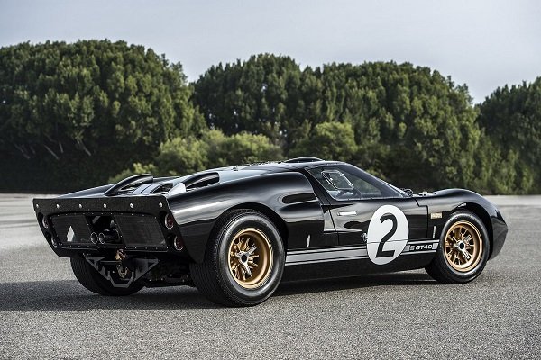 Юбилейна реплика на Ford GT40 MKII