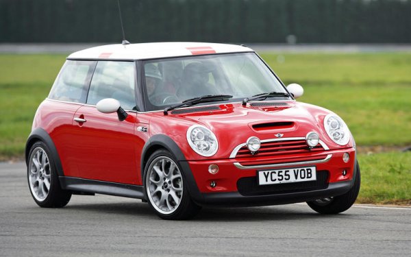 Тази кола излежда добре и върви добре, а и цените при нея все още са в долния край на кривата, така че сега е моментът да се качим на борда. Да, това не е някое от предишните малки Mini-та, които са ръждясали и са на милион километра, а страхотен автомобил, който обаче си има някои особености.