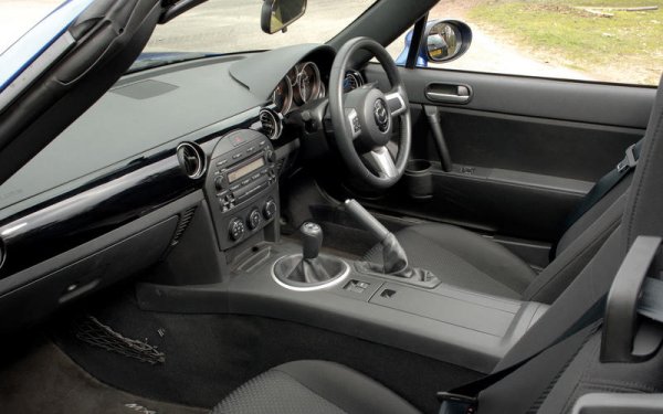 Изборът се разпростира 30 година назад, така чее по-добре да се спрете на сравнително по-нов вариант. Внимавайте за счупени обтегачи на ангренажния ремък, износено окачване и остарели спирачи апарати. Обикновено обаче собствениците на този автомобил се грижат добре за колите си.