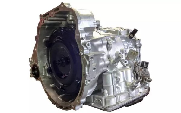 При по-малките бензинови мотори обикновено се среща 4-степенният автомат Aisin U140F - грубоват и бавен, но иначе доста здрав. При американските мотори има петстепенен автоматик, а при дизеловите версии се среща и 6-степенен. 
Във всичките си варианти трансмисията на Aisin ще изкара четвърт милион километра, а най-примитивната 4-степенна издържа и над 400,000 км. Разбира се, за целта трябва да се сменя маслото на всеки 60 до 80 хиляди. 
