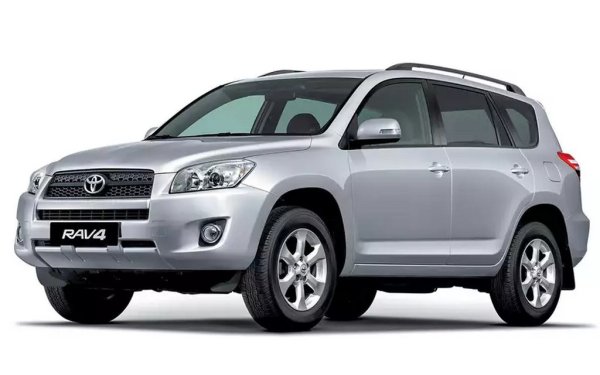 Какъвто е случаят и с много други тойоти, тук лаковото покритие е тънко и неособено здраво. Лесно се надрасква дори в безобидни ситуации. Но пък металът е качествен и дълго устоява на корозията. 
Уязвим за ръжда е предният капак (по ръбовете), като хромираните елементи, появили се след фейслифта, допълнително влошават положението. 
