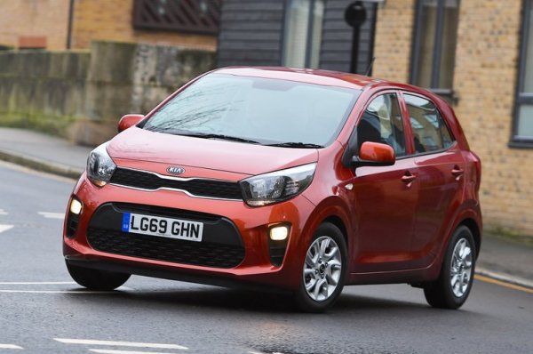 Казват, че добрите неща идват в малки опаковки и Picanto е доказателство за това. Въпреки че е с идеални размери за градска употреба и сравнително евтина за покупка, този модел ви дава всичко необходимо. Той предлага по-рязко управление от конкурентите си, като това е съчетано с нисък разход на гориво в градски условия. По-мощната версия с 1,25-литров мотор е отличен избор, ако пътувате повече по магистрала.
