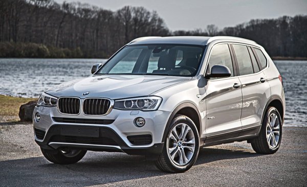 На тази кола се движи съпругата на министъра на спорта Павел Колобков. Моделът изглежда доста скромен в сравнение с останалите, но явно дамата не обича да парадира, тъй като често може да бъде видяна и зад волана на по-стар Ford Focus.