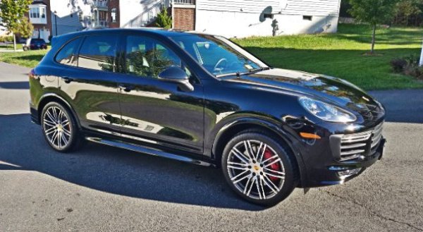 Един от най-атрактивните SUV, предлагани на пазара, е предпочитан от съпругата на министъра на правосъдието Константин Чуйченко.