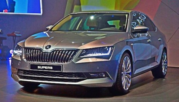 Именно с този модел се движи съпругата на външния министър на Русия - Сергей Лавров. Колата изглежда доста скромна, особено в сравнение с другите машини в списъка, но като цяло изборът на дамата е отличен, тъй като Superb по нищо не отстъпва дори на луксозните автомобили в този клас. Той изглежда привлекателно, а и е много надежден.