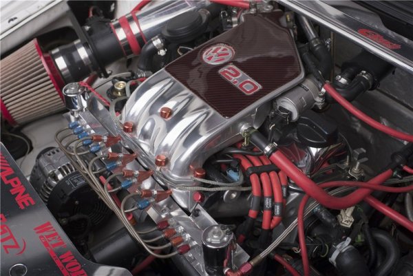 Белият VW Jetta от първата част на поредицата Бързи и Яростни