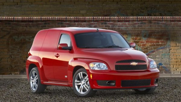 През 90-те тенденцията към възраждане на дизайна от 30-те години намери израз в Chrysler PT Cruiser - автомобил, който се хареса на клиентите въпреки потресаващо лошата си надеждност. Затова няколко години по-късно GM реши да пробва същото и създаде HHR. Но дотогава вече любопитството към ретро дизайна беше отминало, и моделът се оказа скъпоструващ провал. 
Същата съдба споходи и друг нестандартен модел - SSR, комбинация от технологията на El Camino и футуристичен дизайн. Това бе пикап, който не може да носи товари, а високата цена допълнително усложняваше нещата. 
