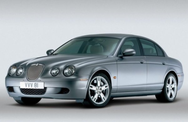 Елегантният силует на S-Type първоначално му спечели доста нови клиенти. Но фактът, че под тази външност се криеха престарели технологии, както и пословично лошата надеждност, бързо обърнаха общественото мнение. 
Още по-тежък удар на репутацията на бранда нанесе X-Type, който не беше нищо друго освен Ford Mondeo с променен дизайн и повечко кожа. И с в пъти повишени разходи за поддръжка. Тези два модела окончателно бутнаха Jaguar в червената зона на финансовите загуби, и принудиха Ford да продаде британската марка на Tata. 
