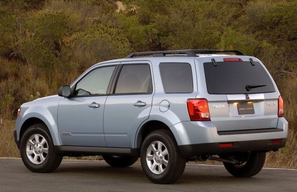 Eто ви още един автомобил, който успя да погребе марка с десетилетна история. С Mariner по-луксозното поделение на Ford се опита да предложи модерен SUV за т. нар. "хокейни майки" в Америка. Но този SUV всъщност бе базиран изцяло върху по-простичкия Ford Escape, не се отличаваше нито с интересен дизайн, нито с кой знае какъв допълнителен лукс, и всъщност сложи точка на цялата марка.  
Колкото до Mazda Tribute, тя бе на същата платформа като Escape и Mariner - спомен от епохата на тясно партньорство между японците и Ford. Всъщност и трите модела са построени върху еволюция на платформата от Mazda 626. Но и с японска емблема тази кола пак не успя да спечели американските купувачи. 
