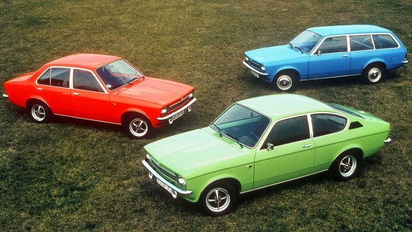 Произвеждано от 1973 до 1979 г., първото поколение на Opel Kadett всъщност беше истинско семейство. В списъка на времето имаше купе, седан и комби, всички характеризиращи се с плоска предница и типичен квадратен вид. 

Най-мощната версия беше GT/E с 1.9 двигател със 105 к.с. при тегло на каросерията от само 900 кг.