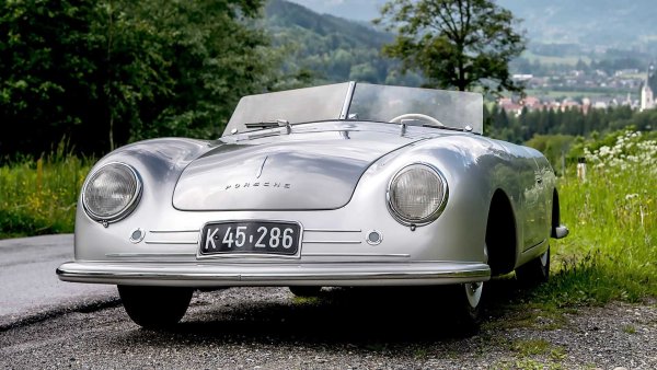 В края на 40-те години Фердинанд Порше проектира това, което ще се превърне в истинска легенда сред всички спортни автомобили. Младият дизайнер създава 356, който все още силно желан от колекционери по целия свят. 

Първият прототип, завършен през юни 1948 г., разполага с 4-цилиндров боксер двигател с 35 к.с. и е версия Roadster. 