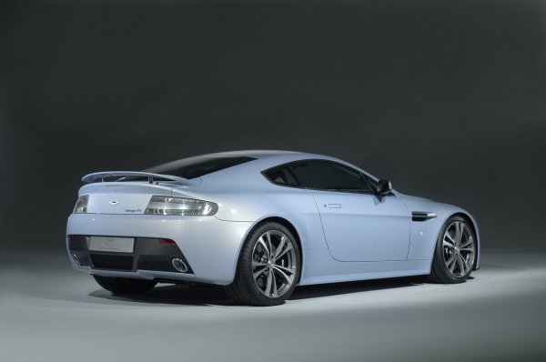 Aston Martin V12 Vantage RS Concept 
