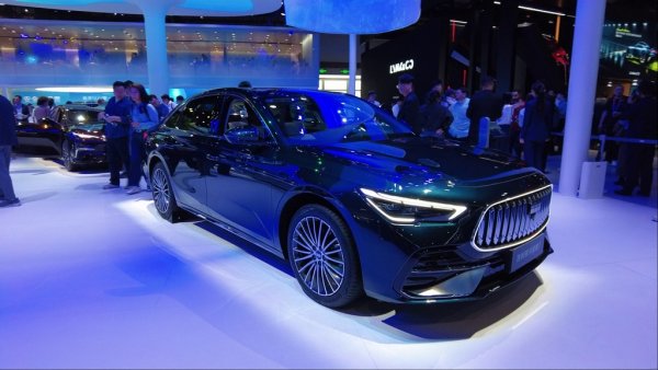 Този седан на Geely също ще се появи скоро и в Европа