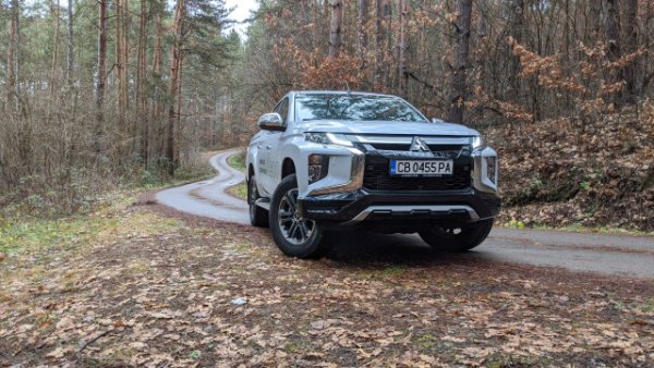 След мимолетното решение да се изтегли изцяло от Европа, японската марка все пак реши да остане. У нас пазарният й дял тази година е 0.7% и се дължи най-вече на пикапа L200 и на бюджетния градски автомобил Space Star. 

Най-продавани модели:
L200 - 64
Space Star - 63
Eclipse Cross - 46
Outlander - 27