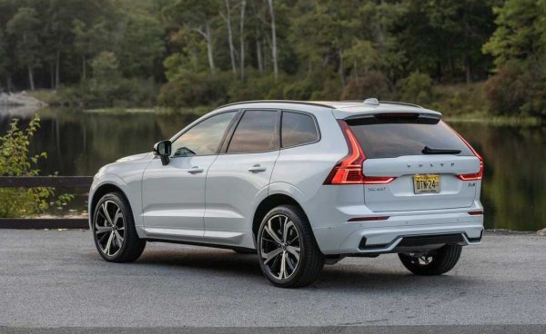 Шведската марка на Geely се развива добре навсякъде в Европа и България не е изключение - тук регистрациите на Volvo са с цели 30% над тези за същия период на миналата година. Пазарният дял е 0.75%.

Най-продавани модели:
XC90 - 65
XC60 - 59
XC40 - 39
S60 - 35
V60 - 7

Други: S90 - 6, V90 Cross Country - 4, V60 Cross Country - 2
