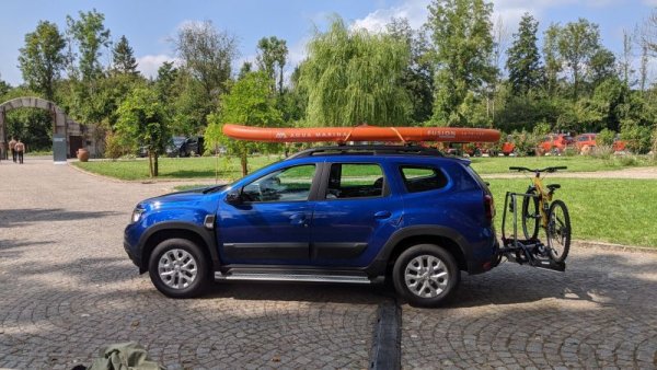 Румънската марка на Renault всъщност подобрява миналогодишния си резултат с над 500 автомобила, макар да е далеч от 4978-те, които бе продала за първите 11 месеца на предкризисната 2019. От сегашните регистрации 2218 са с категория N1. Пазарният дял на Dacia e 13.05%. 

Най-продаваните модели:
Dokker - 1684
Duster - 1064
Sandero - 643
Logan - 270
Lodgy - 109
Spring - 14