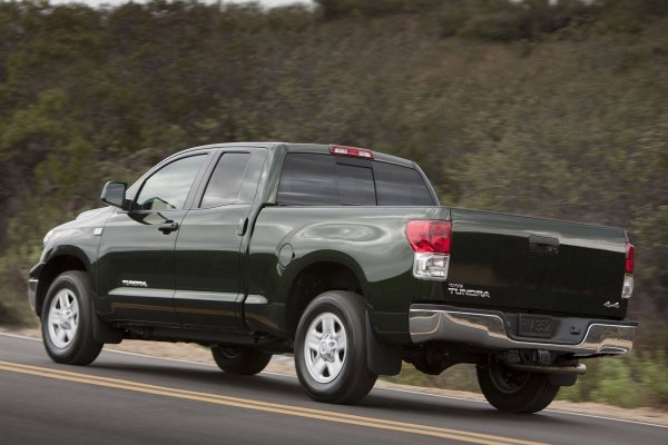 С това бедите на тази Tundra не приключиха. През следващите години се наложиха още масови посещения в сервизите на марката, но въпреки това моделът оцеля през този период. Сега на пазара е второто му поколение, което е сред най-качествените пикапи и напълно справедливо контролира сериозна част от пазара в този сегмент.