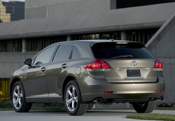 Според Car Complaints, произведените през 2009 година бройки от Venza са с най-много проблеми от всички автомобил от модела. Компанията успя да реагира бързо и да ги отстрани, като повечето от тях не се срещат при колите от следващите 5 години.