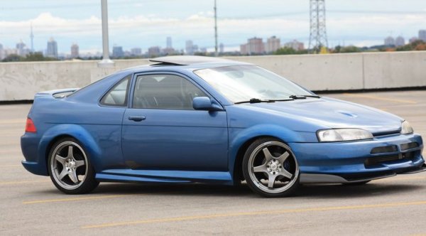 Моделът Paseo беше субкомпактен автомобил, насочен към младежката аудитория. Той беше рекламиран като забавна спортна кола, което е смешно за двигател с мизерните 93 конски сили. За постигане на достъпна цена бяха използвани евтини материали и това доведе до проблеми с качеството.