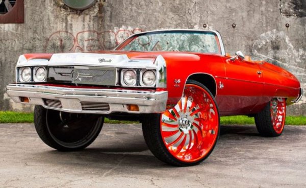 Зак Рандолф е бивш професионален баскетболист, който е играл 17 сезона в НБА за &bdquo;Ню Йорк Никс&ldquo;, &bdquo;ЛА Клипърс и Портланд Трейл Блейзърс&ldquo;. Той определено има странен вкус към автомобилите, като инвестира огромни суми, за да ги превърне в странно изглеждащи превозни средства.