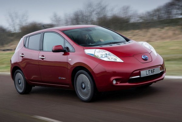 Ролята на трансмисията се изпълнява от едностепенна скоростна кутия. При нея трябва да се смени маслото - според разпоредбите на всеки 200 000 км, но експерти препоръчват това да се случва поне 2 пъти по-често, тоест максимум на 100 000 км.