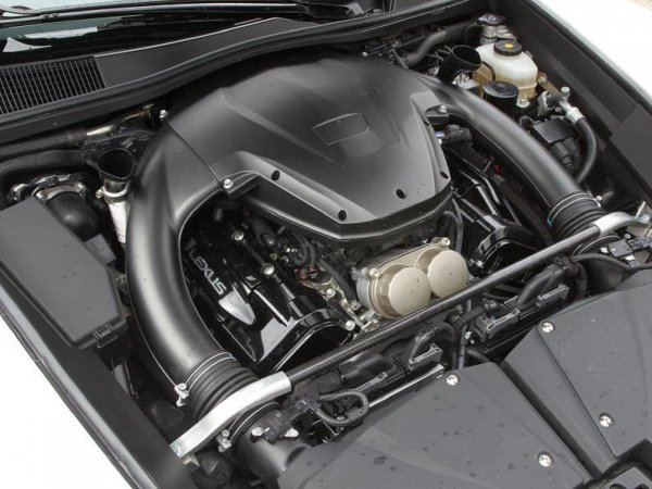 Доста олекотеното купе от полимери и въглероден композит се задвижваше от 4.8-литров V10 с 552 конски сили мощност. Производството бе ограничено до едва 500 автомобила и днес LFA постепенно се превръща в колекционерска мечта. 
